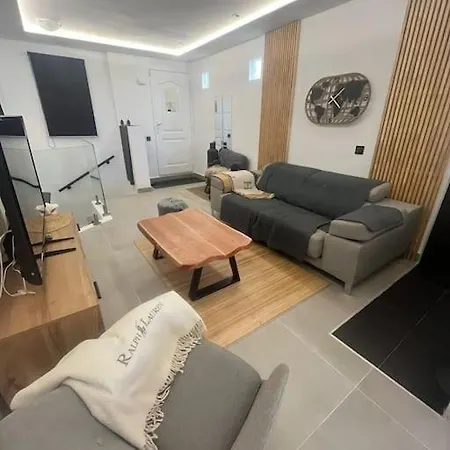 Duplex Entre Y Marbella 아파트 에스테포나